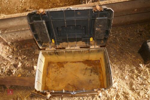 STANLEY PLASTIC TOOL BOX ON WHEELS