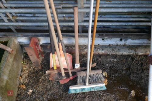 QTY OF HAND TOOLS