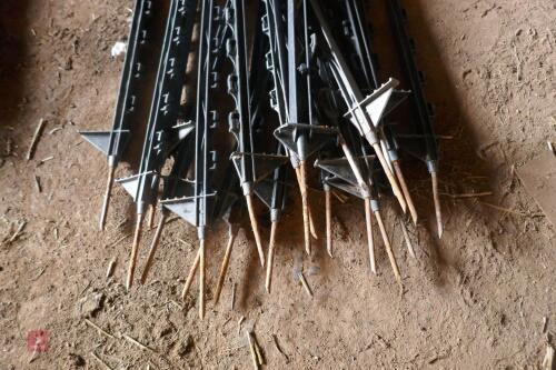 20 BLACK PLASTIC ELECTRIC FENCE STAKES