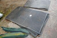7 RUBBER MATS - 4
