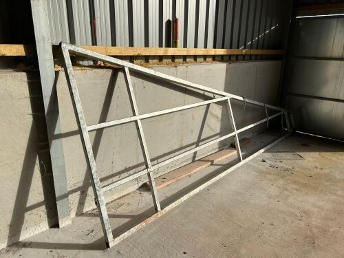 SLATNED GALV BARRIER GATE