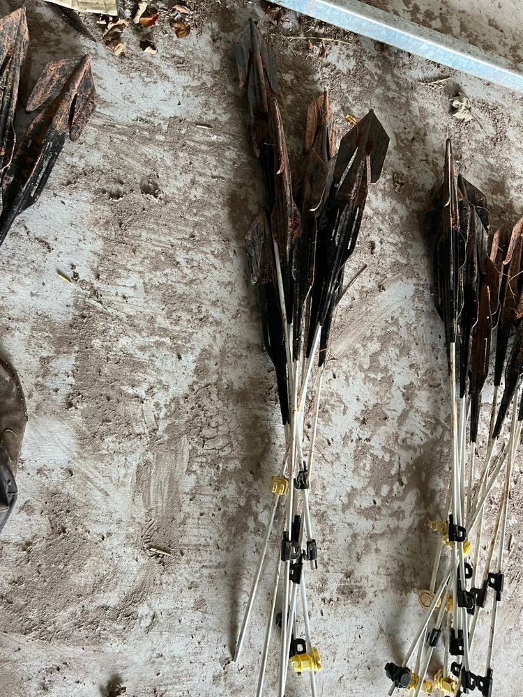 10 X KIWI-TECH ARROW ELECTRIC FENCING POSTS