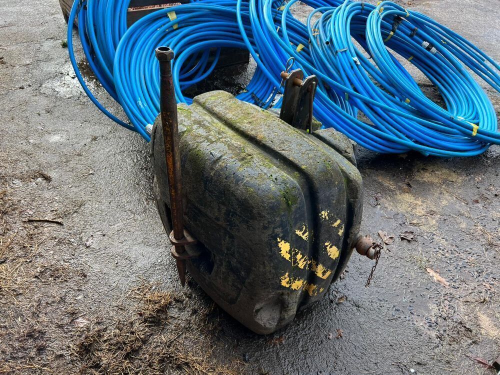 NEW HOLLAND TRACTOR FRONT WEIGHT BLOCK