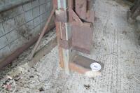 HOMEMADE MOUNTED LOG SPILITTER - 5
