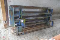 5 X LORRY LIVESTOCK PARTITION PANELS - 9