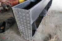 2 HENDERSON PLASTIC FREESTANDING FEEDERS - 9