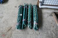 40 GREEN PLASTIC ELETRIC FENCING STAKES - 3