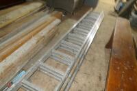 TRIPLE ALUMINIUM EXTENDING LADDER - 4