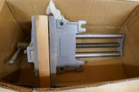 WOODEN CARPENTERS WORKBENCH - 5