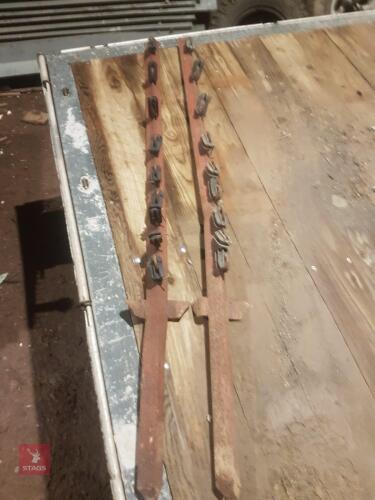 2 X METAL CORNER ELECTRIC FENCE POSTS
