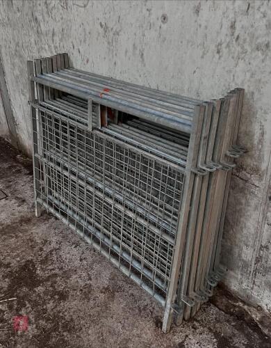 8 x 4FT MESH SHEEP HURDLES WITH PIN ENDS
