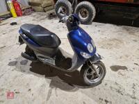 2009 YAMAHA NEOS 50CC MOPED - 3