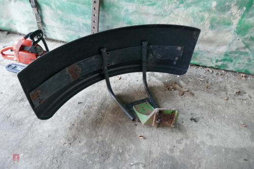 PAIR OF JOHN DEERE FRONT MUDGUARDS