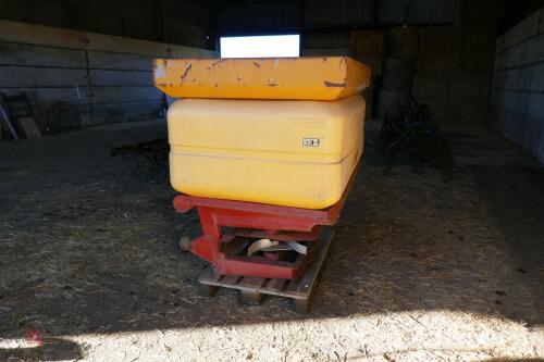 TEAGLE FERTILISER SPREADER (S/R)