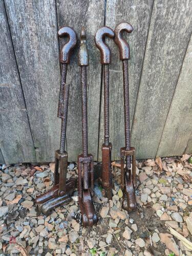 8 WHEEL CLAMPS FOR USING DUAL WHEELS