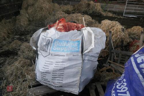 DUMPY BAG OF LOTS C/W NET OF KINDLING