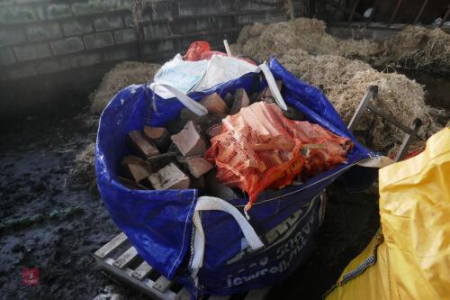 DUMPY BAG OF LOTS C/W NET OF KINDLING