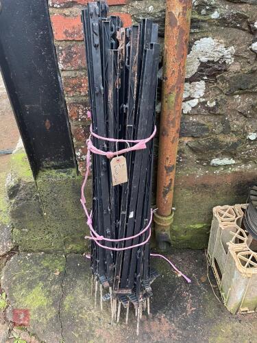 35 BLACK RUTLAND ELECTRIC FENCING STAKES