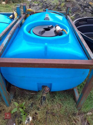 2500 LITRE PLASTIC WATER CONTAINER