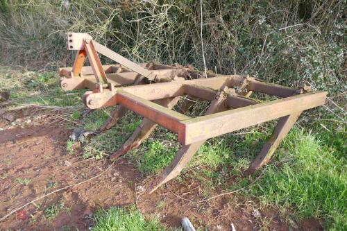 10' 9 LEG MECHANADE CHISEL PLOUGH