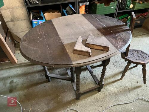 WELSH SPINNING CHAIR & CIRCULAR TABLE