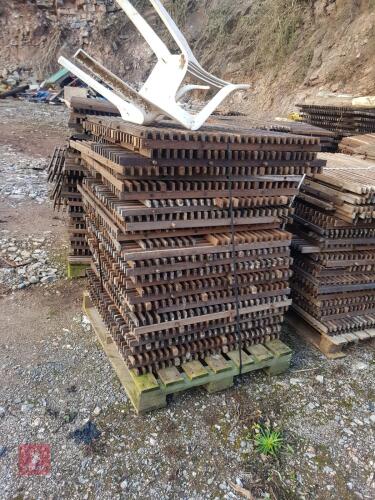PALLET OF HARD WOOD WOODEN POULTRY SLATS