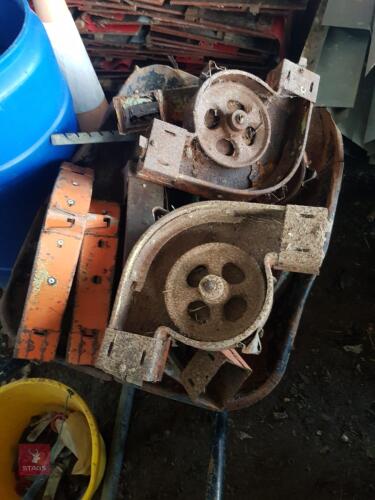 10 X CHAIN FEEDER CORNER PIECES