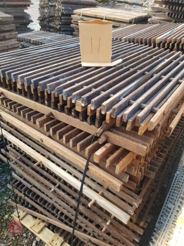 PALLET OF HARD WOOD WOODEN POULTRY SLATS