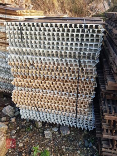 PALLET OF 90 PLASTIC CHICKEN SLATS