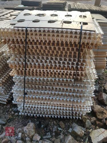 ODD PALLET OF CHICKEN SLATS