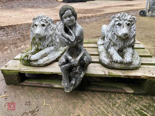 2 X CONCRETE LIONS