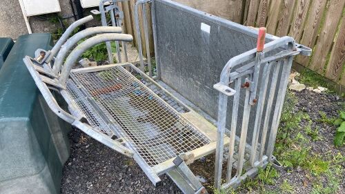 BATEMAN SHEEP TURNOVER CRATE