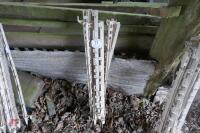 10 WHITE PLASTIC ELECTRIC FENCE STAKES