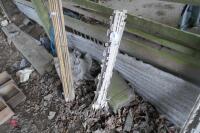 10 WHITE PLASTIC ELECTRIC FENCE STAKES