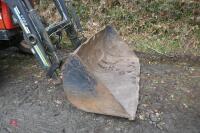 1.8 METRE FRONT BUCKET - 3