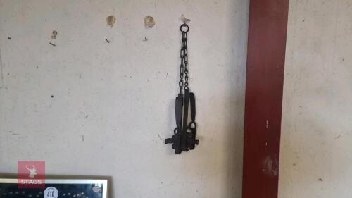 PAIR OF DEACTIVATED GIN TRAPS
