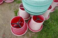 21 RED MANOLA FEEDERS - 11
