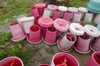 21 RED MANOLA FEEDERS - 6