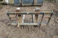 SET OF PALLET FORKS - 6