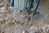 10 PLASTIC ELECTRIC SENCE STAKES - 5