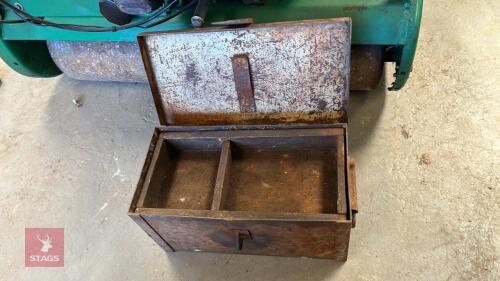METAL TOOL BOX