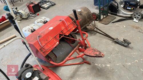 TRAILED LAWN GROOMER