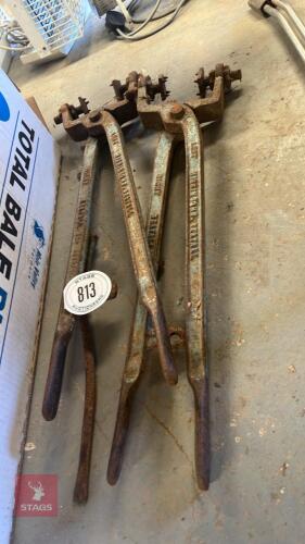 2 FLOOR BOARD CLAMPS