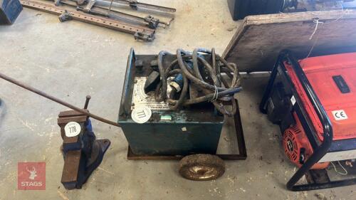 ARC WELDER (WORKING)