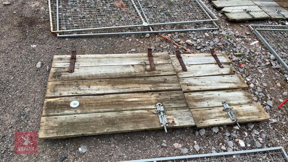 TOP AND BOTTOM WOODEN STABLE DOOR