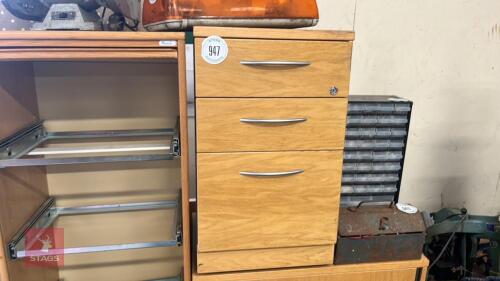 SET OF OFFICE FURNITURE