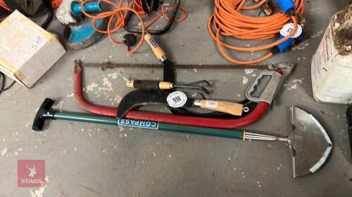 QUANTITY OF GARDEN TOOLS