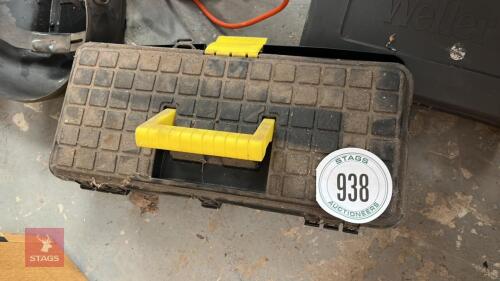 BOSCH ROUTER IN PLASTIC TOOL BOX