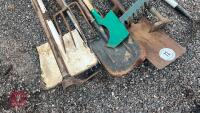 QTY OF GARDEN TOOLS - 2