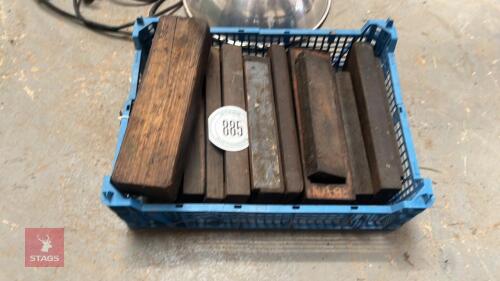 TRAY OF VARIOUS SHARPENING STONES